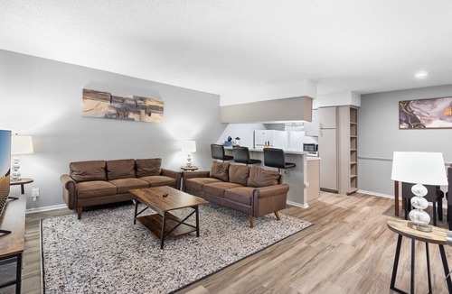 North University Apartment | Spacious 3BR/2BA next to UT 3960