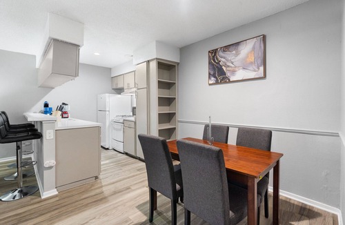 North University Apartment | Spacious 3BR/2BA next to UT 3960