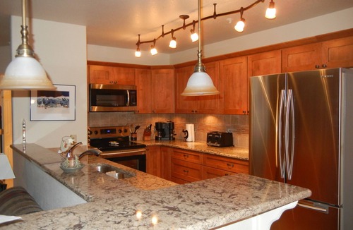 Wildernest Condo | Spacious 3BR/3BA/New Deck&Private Hot Tub - Discounted Weekly Rates!