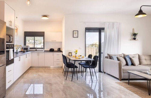 Haifa Apartment | Spacious 3BR Apartment Near Baháʼí Gardens - Haifa