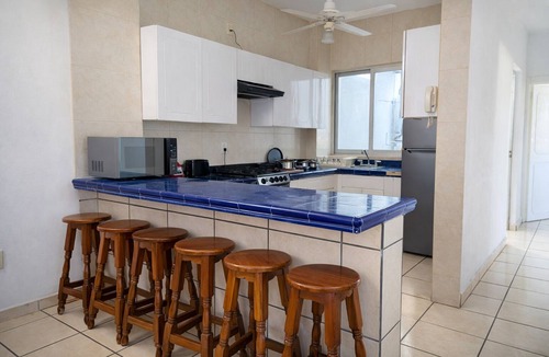Manzanillo Cottage | Spacious 3BR Apt | 2 Min to Sailfish Monument | Private Parking