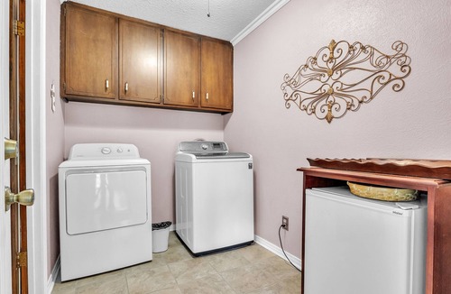 Columbus House | Spacious 3BR | Azalea Retreat | Columbus Comfort