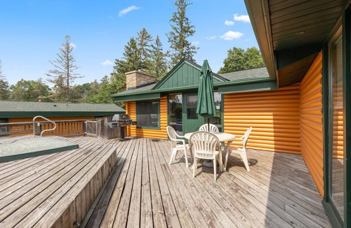 Breezy Point Cabin | Spacious 3BR Chalet Cabin Overlooking Golf Course
