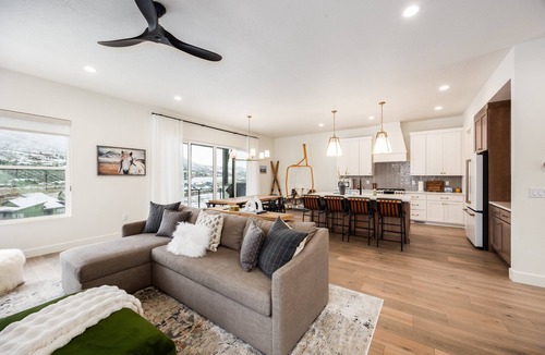 Deer Mountain House | Spacious 3BR condo in Deer Valley, Park City, with mountain views and modern amenities.
