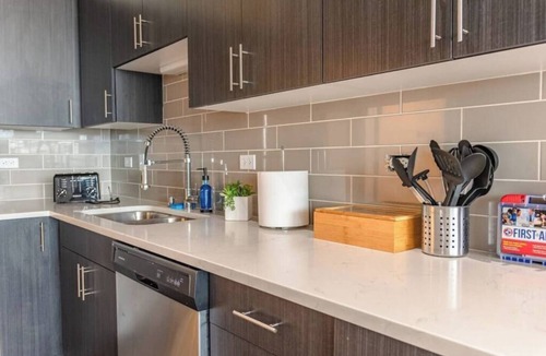 Near South Side Apartment | Spacious 3BR Corner Family Oasis Near McCormick Place & Soldier Field