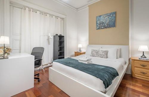 Shaughnessy Village Apartment | Spacious 3BR Downtown - 2 Queen & Bunk & Sofa Bed