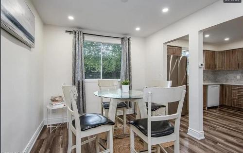 Waterloo House | Spacious 3BR Entire Home in Waterloo, Pvt Fenced Backyard, Office Space, Family & Pets Friendly