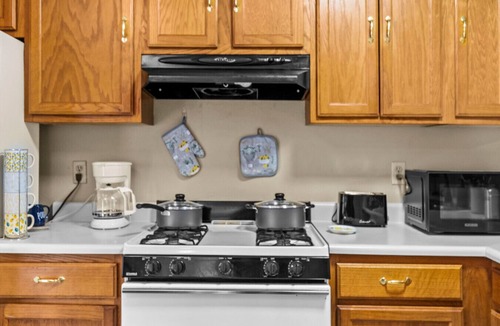 Brighton House | Spacious 3BR Home 10 Min to Downtown Big Yard