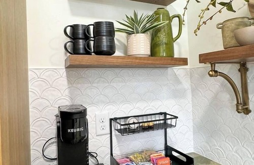 Williston House | Spacious 3BR Home - Fast Wifi - Parking - BBQ - Patio - Garden