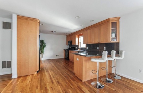 White Plains House | Spacious 3BR Home Free Parking Ideal for Families & Groups Easy NYC Access