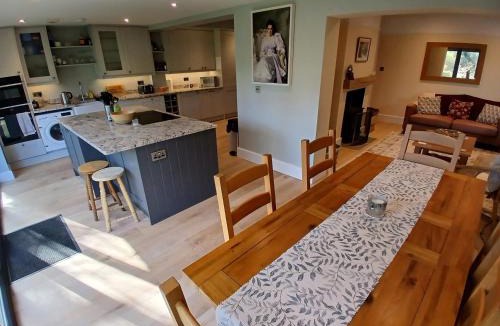 Netley House | Spacious 3BR Home with Garden & Parking