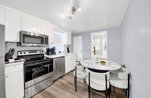Bryn Mawr House | Spacious 3BR House Game Room Pool Table & Gazebo Ideal for Groups
