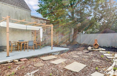 Bryn Mawr House | Spacious 3BR House Game Room Pool Table & Gazebo Ideal for Groups