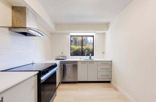 Oakridge House | Spacious 3BR in Prime Location