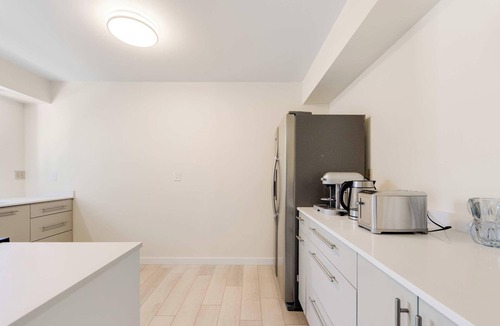 Oakridge House | Spacious 3BR in Prime Location
