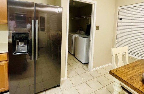 Rosenberg House | Spacious 3BR in Rosenberg | w/30-Day Discounts! 45 mins from nearby stadium