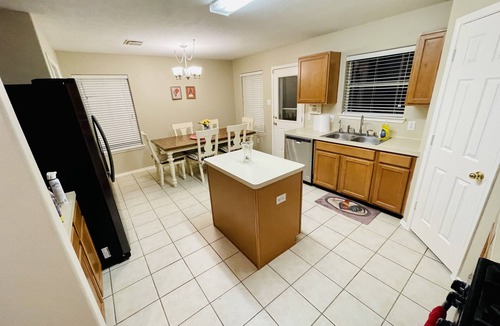 Rosenberg House | Spacious 3BR in Rosenberg | w/30-Day Discounts! 45 mins from nearby stadium