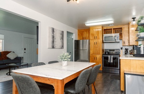 Logan House | Spacious 3br Main Floor Unit Near USU and Downtown