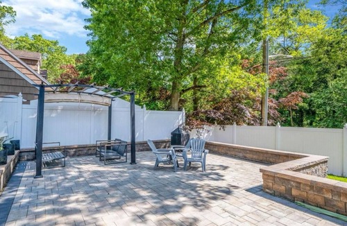 West Hills House | Spacious 3BR Modern Family Retreat Near Oheka Castle and Huntington Village