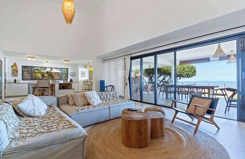 Paea House | Spacious 3BR Oceanfront Retreat Paea, Tahiti