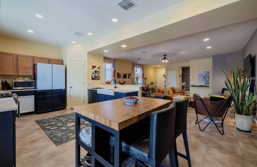 Gilbert House | Spacious 3BR/Office - Backyard Oasis with hot tub - 2 car Garage - Gilbert, AZ