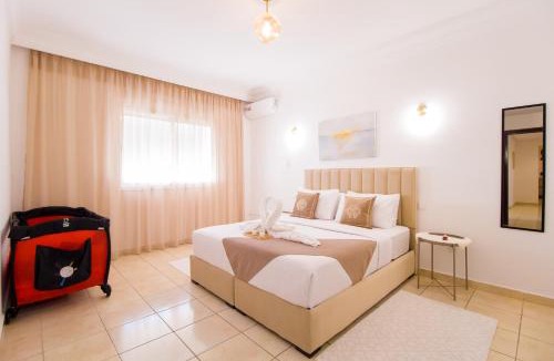 Luxus Apartment | Spacious 3BR - Parking - Central - 4 min Stadium