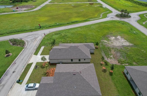 Fort Pierce House | Spacious 3BR residential near the beach (10 mins)