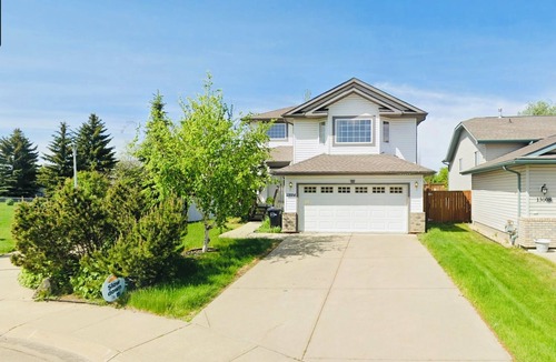 Northeast Edmonton House | Spacious 3BR Retreat w/Hot Tub Ravine | Sleeps 9