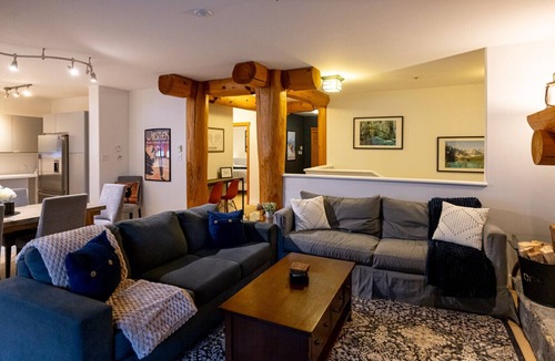 Nordic Estates Villa | Spacious 3BR:Sleeps 8 Comfortably,Pool,Hot Tub,Patio+BBQ& Near Valley Trail!