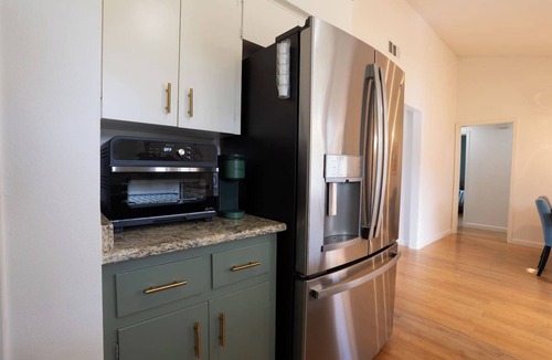 South Manchaca House | Spacious 3BR SoCo Family Retreat ❤️ Big Private Yard | Minutes to Downtown