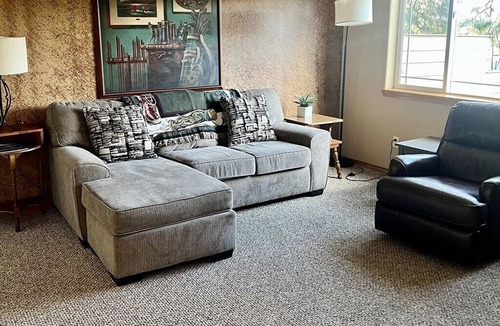 Klamath Falls House | Spacious 3BR Townhome with King Suite & Resort Amenities in Southern Oregon