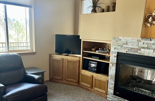 Klamath Falls House | Spacious 3BR Townhome with King Suite & Resort Amenities in Southern Oregon