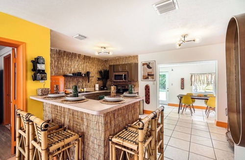 Poiciana Park II House | Spacious 3BR Tropical Retreat - W/Hot Tub Near Beach, Downtown & Airport
