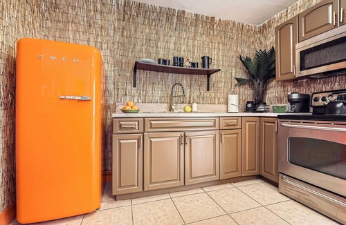 Poiciana Park II House | Spacious 3BR Tropical Retreat - W/Hot Tub Near Beach, Downtown & Airport