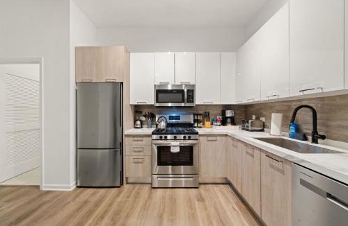 Near South Side House | Spacious 3BR Urban Getaway w Gym