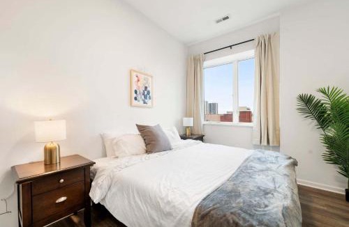 Near South Side House | Spacious 3BR Urban Getaway w Gym