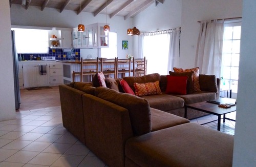 Charlotte House | Spacious 3BR Villa, Stunning Caribbean Sea View & 10 mins from the beach!