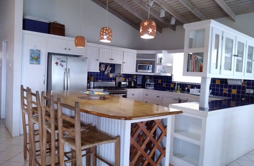 Charlotte House | Spacious 3BR Villa, Stunning Caribbean Sea View & 10 mins from the beach!