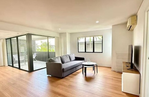 Kangaroo Point Apartment | Spacious 3BRStay | 2 Baths | Free Onsite Parking
