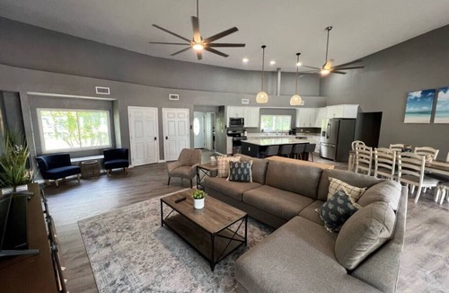 Crystal River House | Spacious 4/2- Pool, boat dock & game room