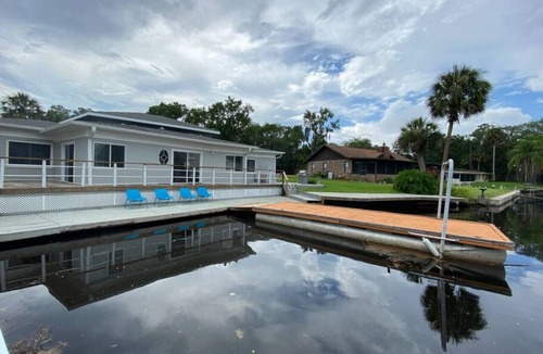 Crystal River House | Spacious 4/2- Pool, boat dock & game room