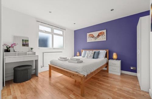Canbury House | Spacious 4-Bed Home with Parking & Garden - Sleeps 9, Ideal for Families & Work Stays