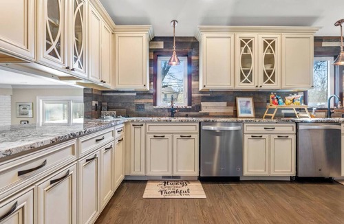 University Heights House | Spacious 4-bedroom house in awesome University Heights with WiFi, AC