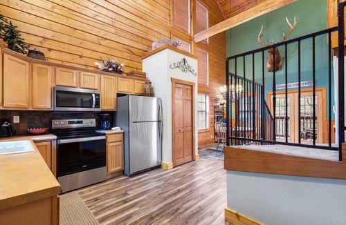 Branson Theater District Cabin | Spacious 4 BD Cabin at Thousand Hills Golf Resort in Branson, MO - Perfect for Family Getaways!
