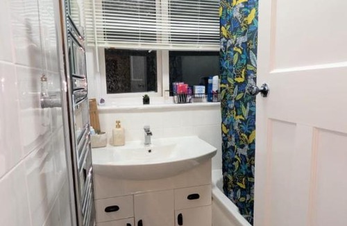 Staple Hill Apartment | Spacious 4 BDR House By WillCo Property Short Lets & Serviced Accommodation Bristol With Free Parking & Ideal for Families, Contractors