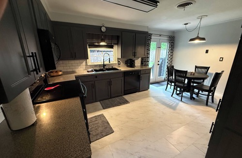 Jefferson House | Spacious 4-BDRM, 6-BED, 2-BA home in Jefferson. Yee Haw Haven, a western dream!