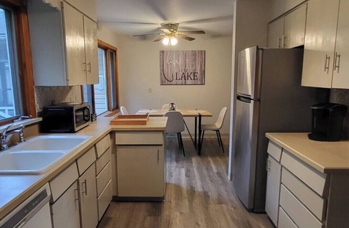 Lorain House | Spacious 4-bdrm house 30 mins Cedar point, walking distance beach, Tennis court