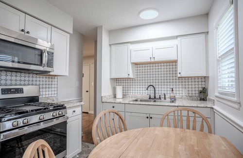Frankfort House | Spacious 4 bed 1.5 bath home directly across Buffalo Trace Distillery.
