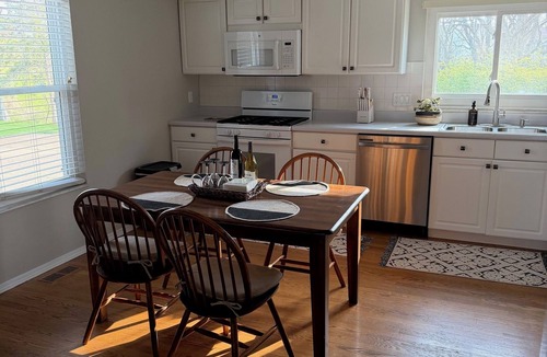 Chesterfield House | Spacious 4 Bed, 2.5 Bats House in gorgeous Chesterfield, MO