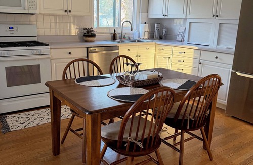 Chesterfield House | Spacious 4 Bed, 2.5 Bats House in gorgeous Chesterfield, MO